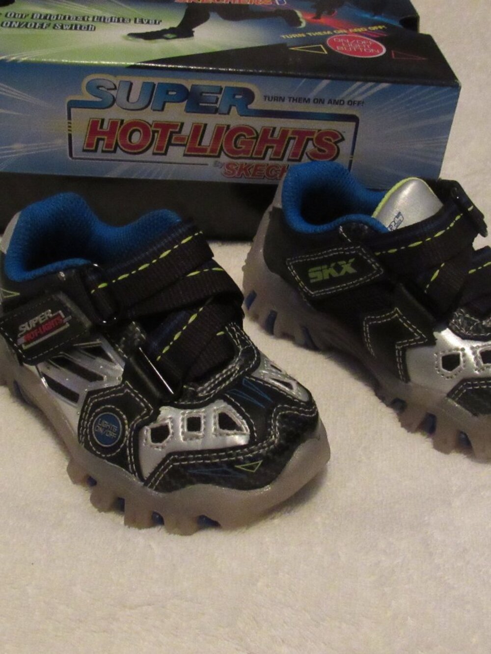 Skechers Super Hot Lights NIB Size 5